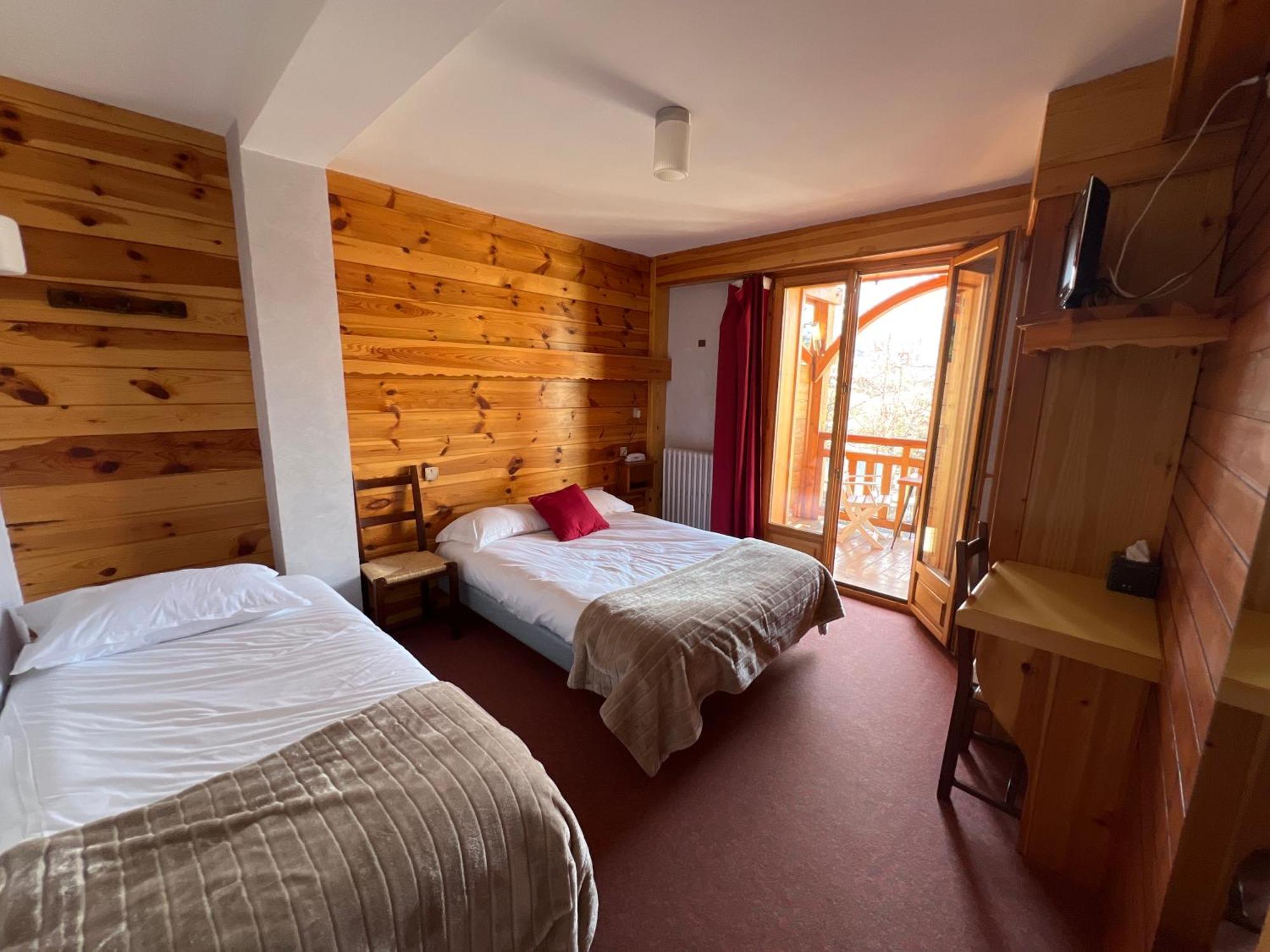 Hotel Restaurant La Pendine Les Pres ภายนอก รูปภาพ