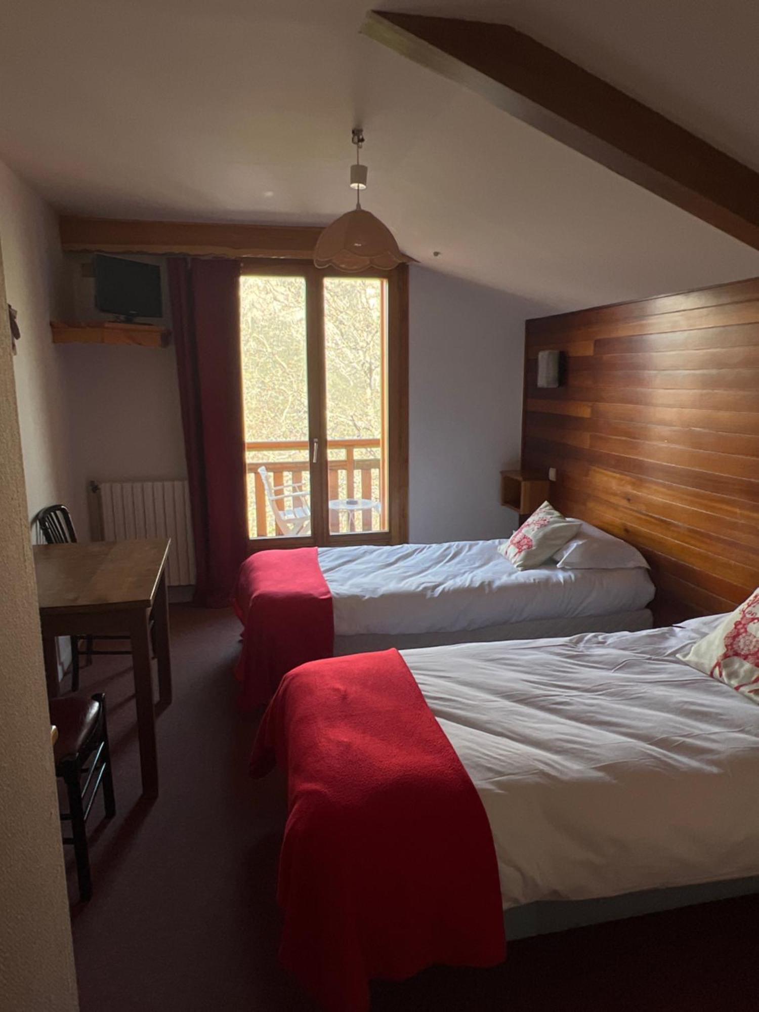 Hotel Restaurant La Pendine Les Pres ภายนอก รูปภาพ